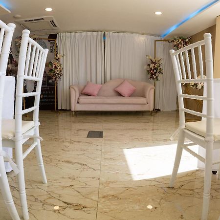 Diamond Star Hotel فندق النجمة الماسية Seeb Exterior foto
