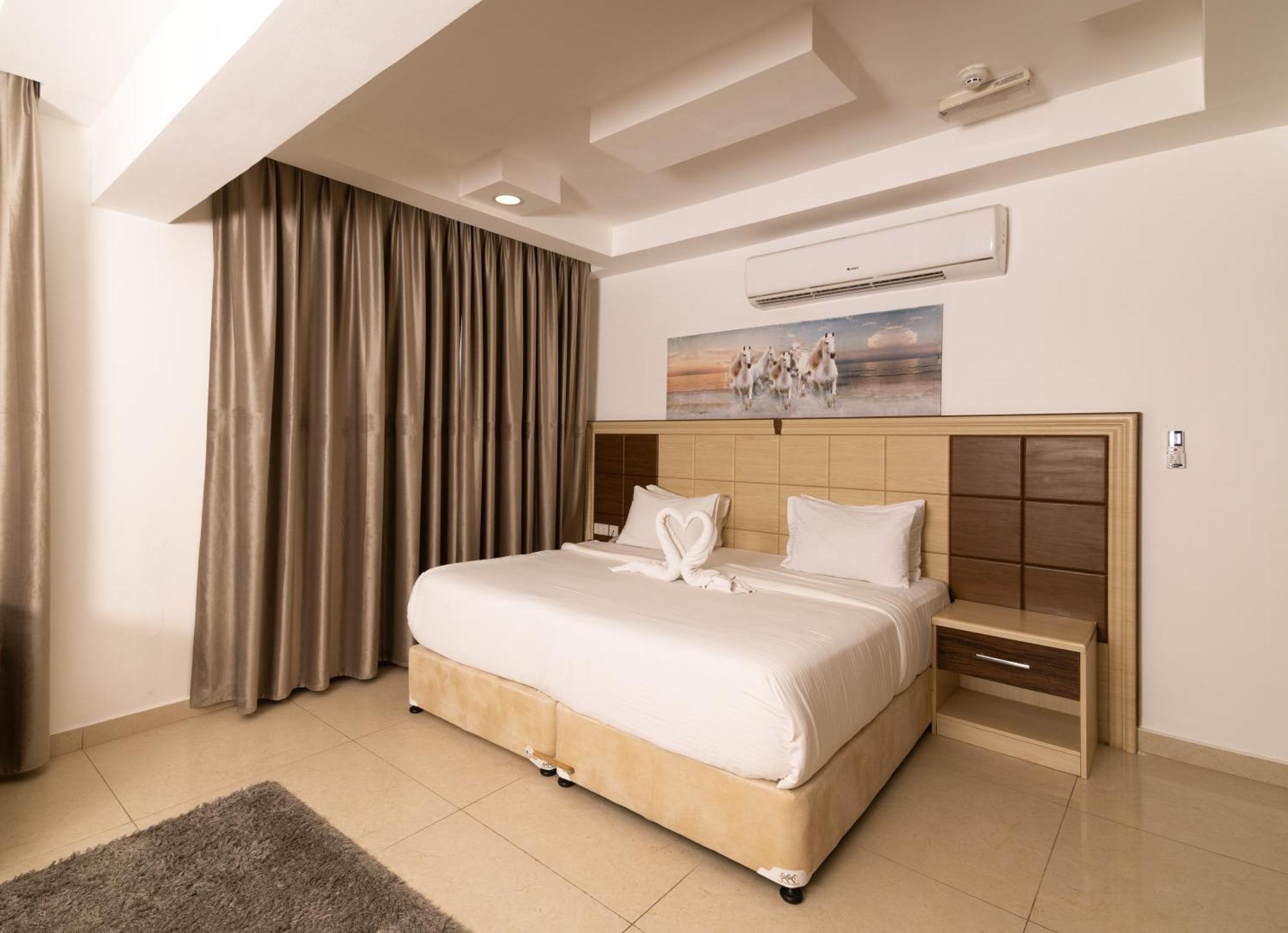 Diamond Star Hotel فندق النجمة الماسية Seeb Exterior foto