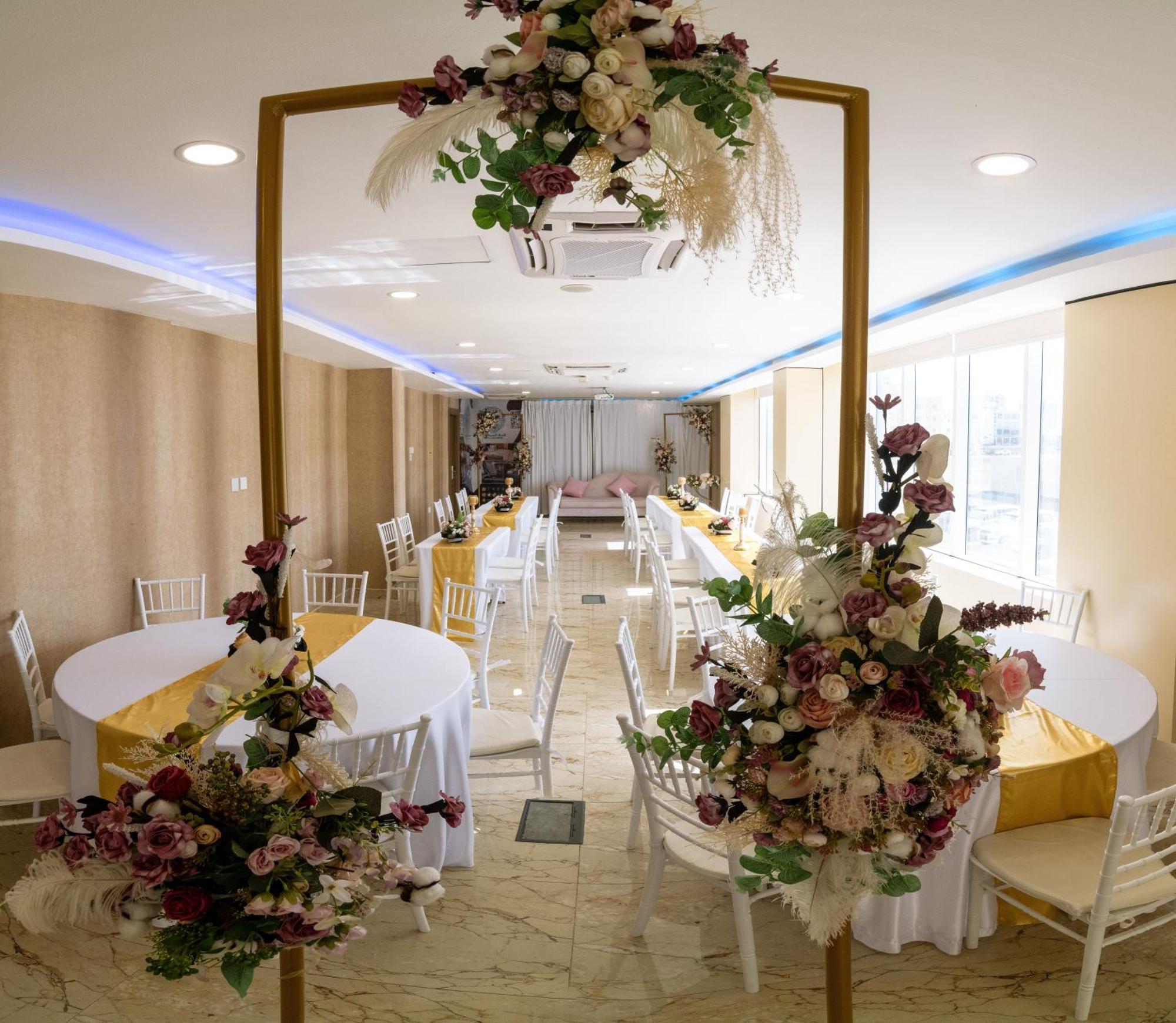 Diamond Star Hotel فندق النجمة الماسية Seeb Exterior foto