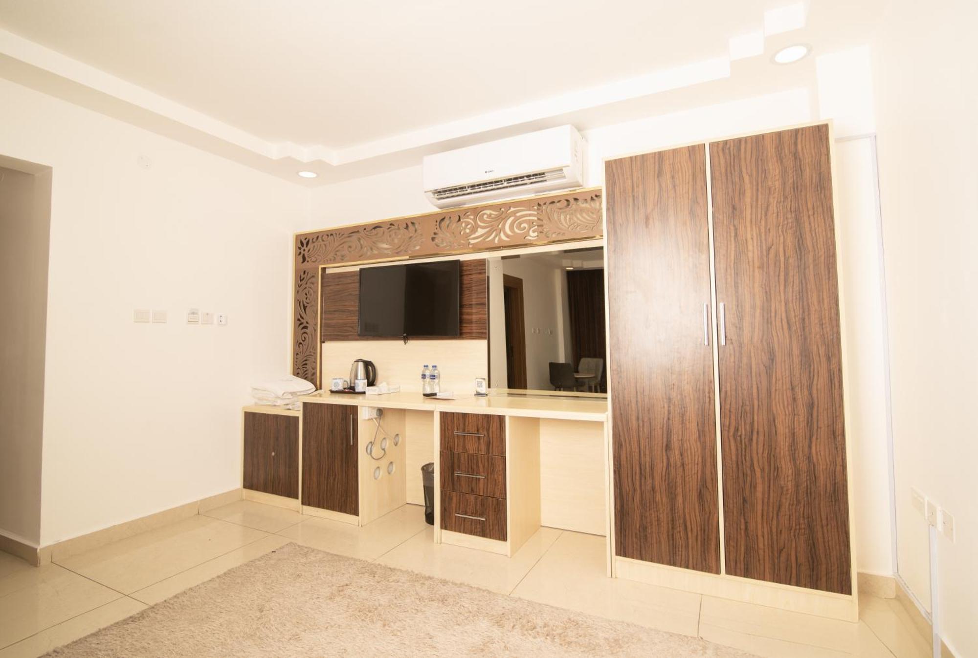 Diamond Star Hotel فندق النجمة الماسية Seeb Exterior foto
