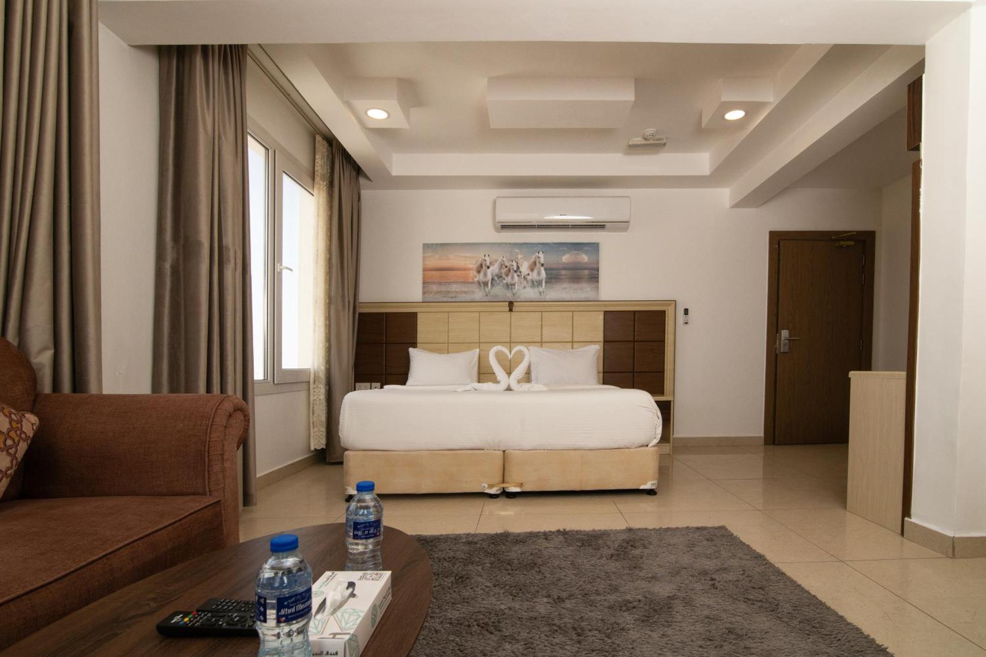Diamond Star Hotel فندق النجمة الماسية Seeb Exterior foto