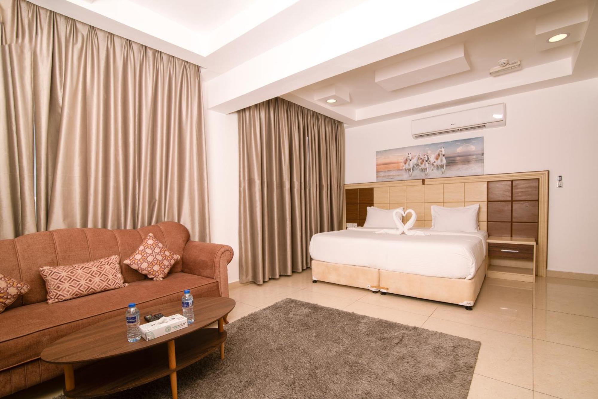 Diamond Star Hotel فندق النجمة الماسية Seeb Exterior foto