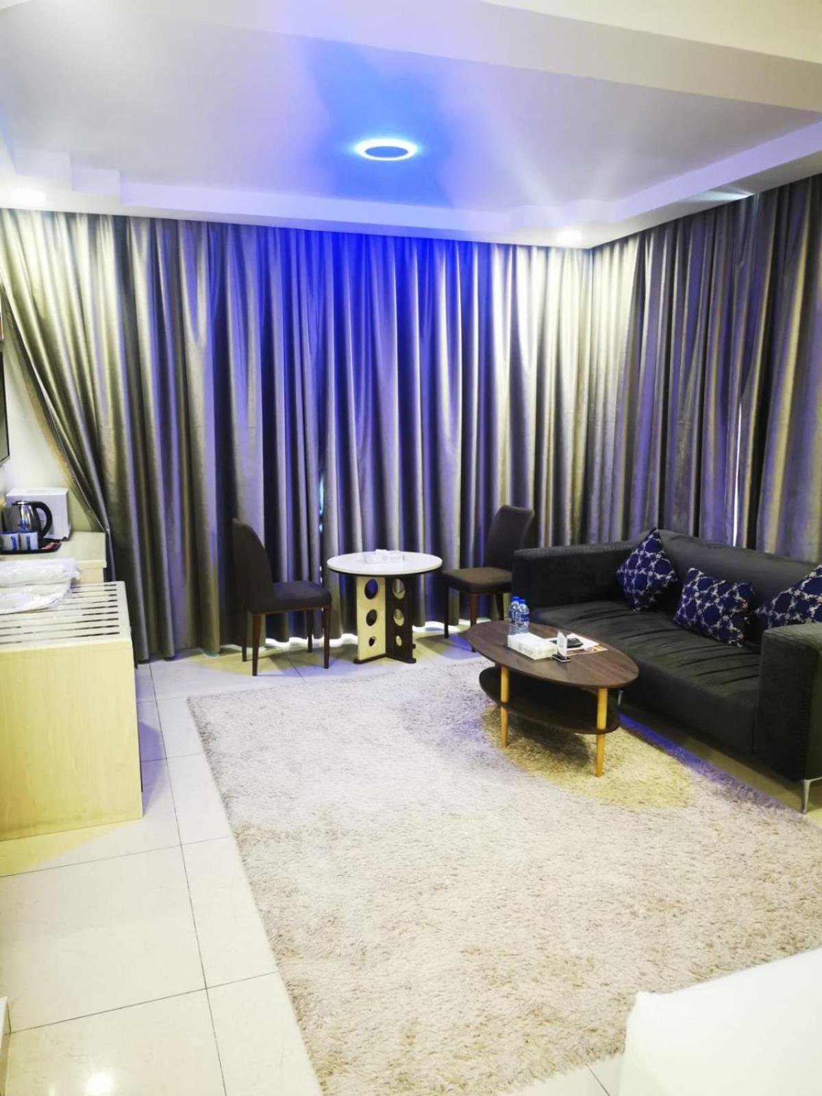 Diamond Star Hotel فندق النجمة الماسية Seeb Exterior foto