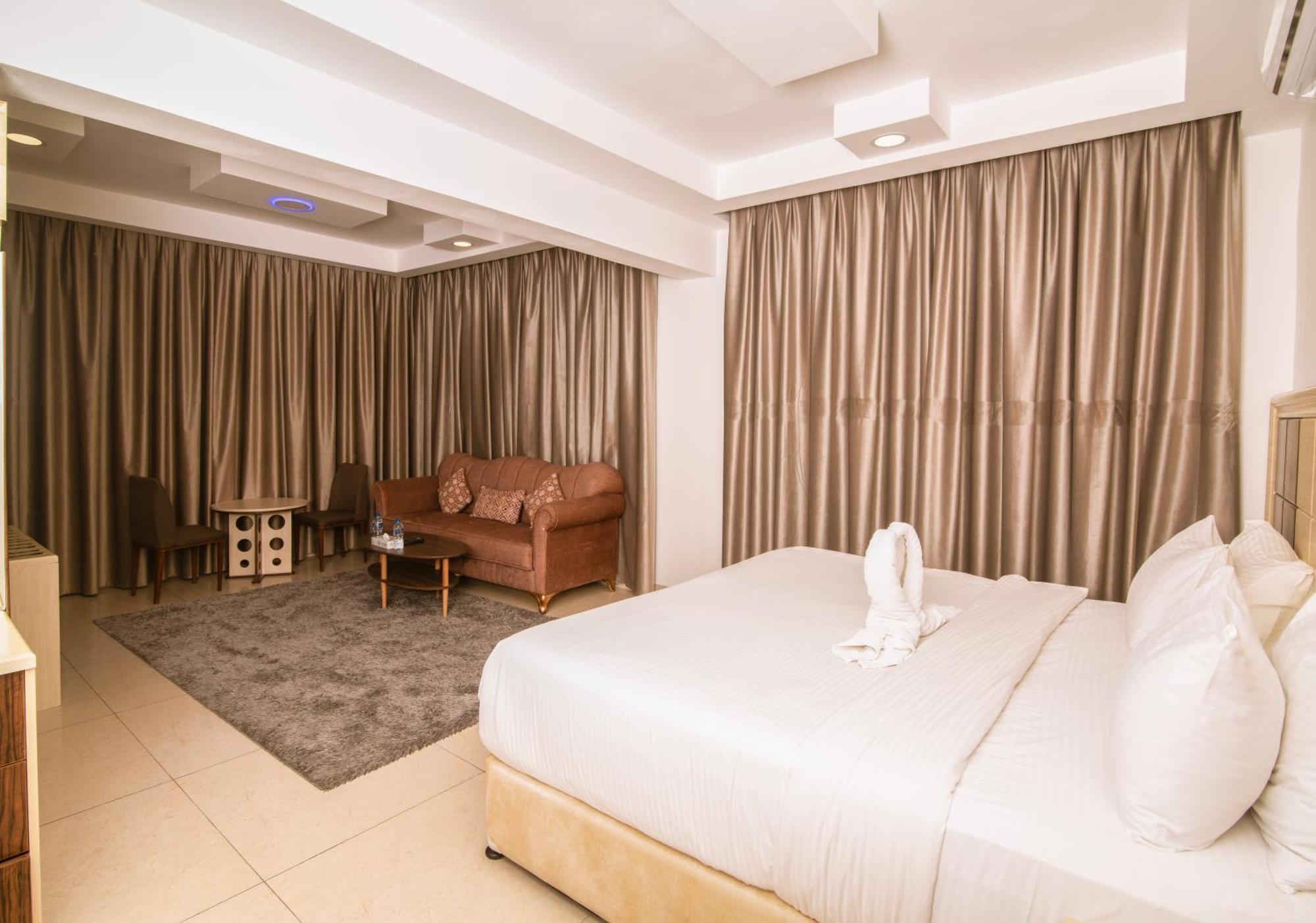 Diamond Star Hotel فندق النجمة الماسية Seeb Exterior foto